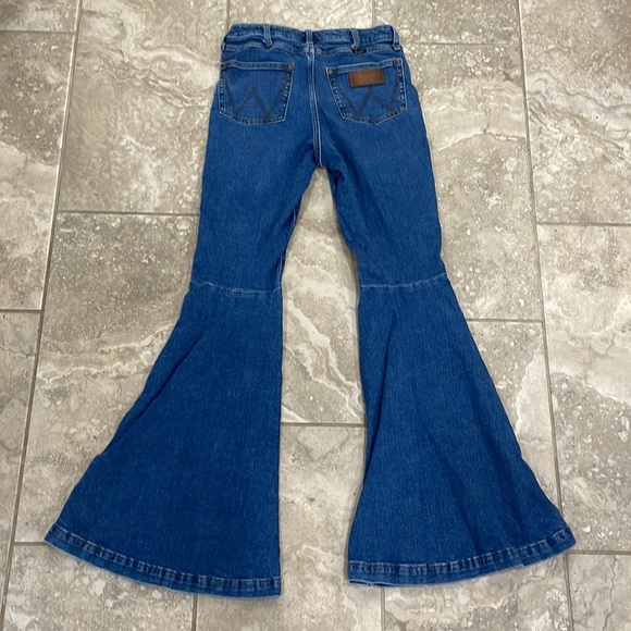 Wrangler Women’s High Rise Flare Jeans Sz 28 x 36 - Picture 7 of 15